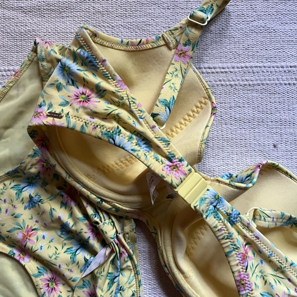 CHANGE BIKINI - Picture 7 of 8